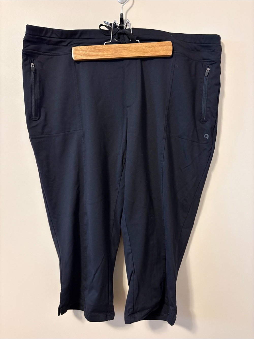 Women's Black Capri Performance Pants with Zip Pockets